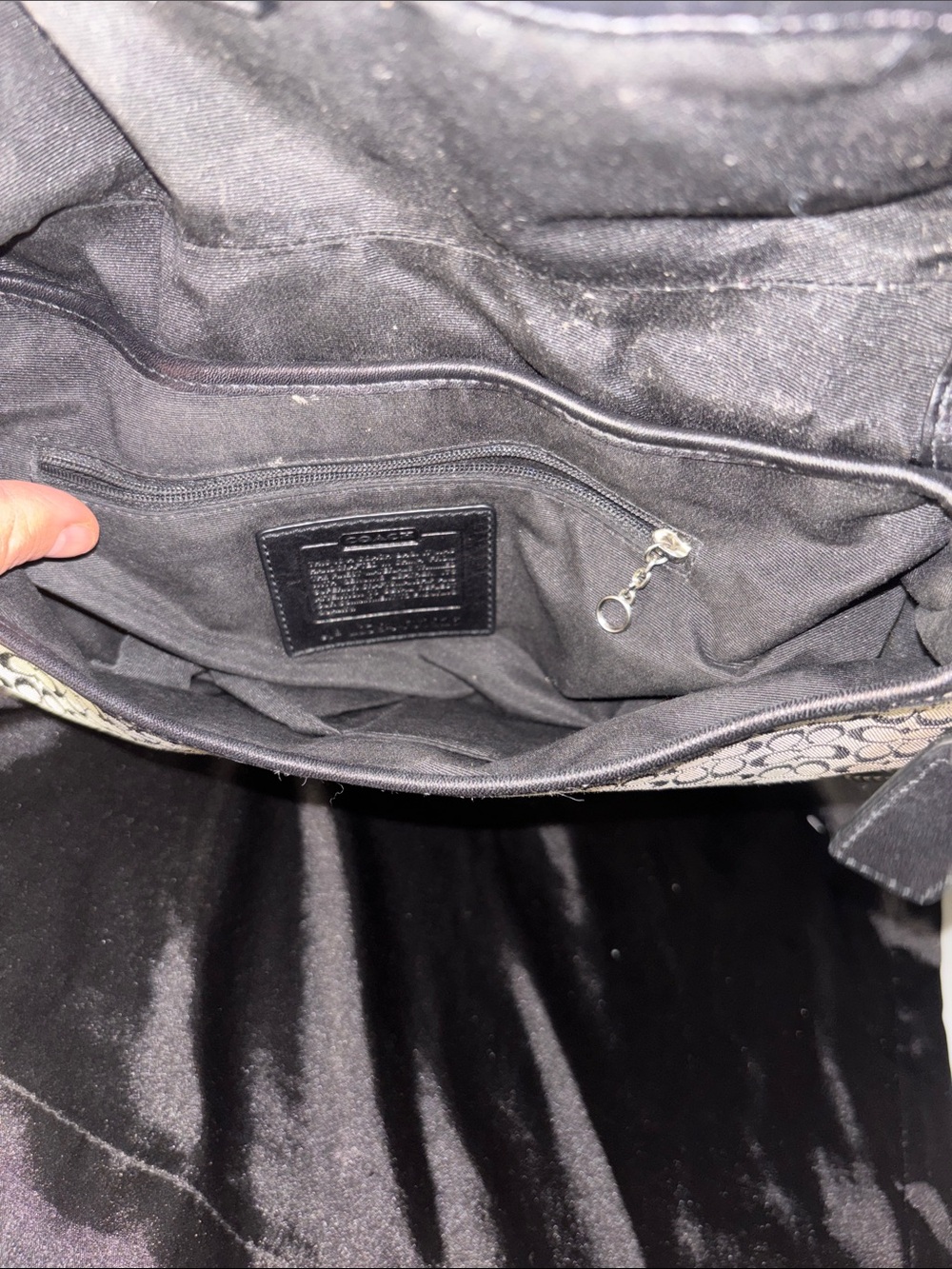 Stains Coach Soho signature monogram jacquard shoulder bag with leather trim - Picture 5 of 11